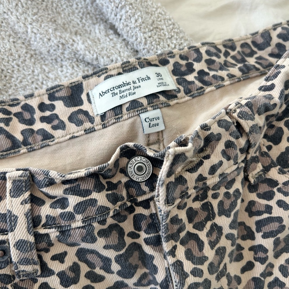Abercrombie & Fitch Beige and Black Leopard Print Jeans - Picture 3 of 3